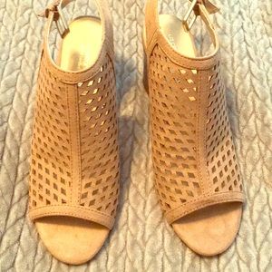 Liz Claiborne Open toe sandal